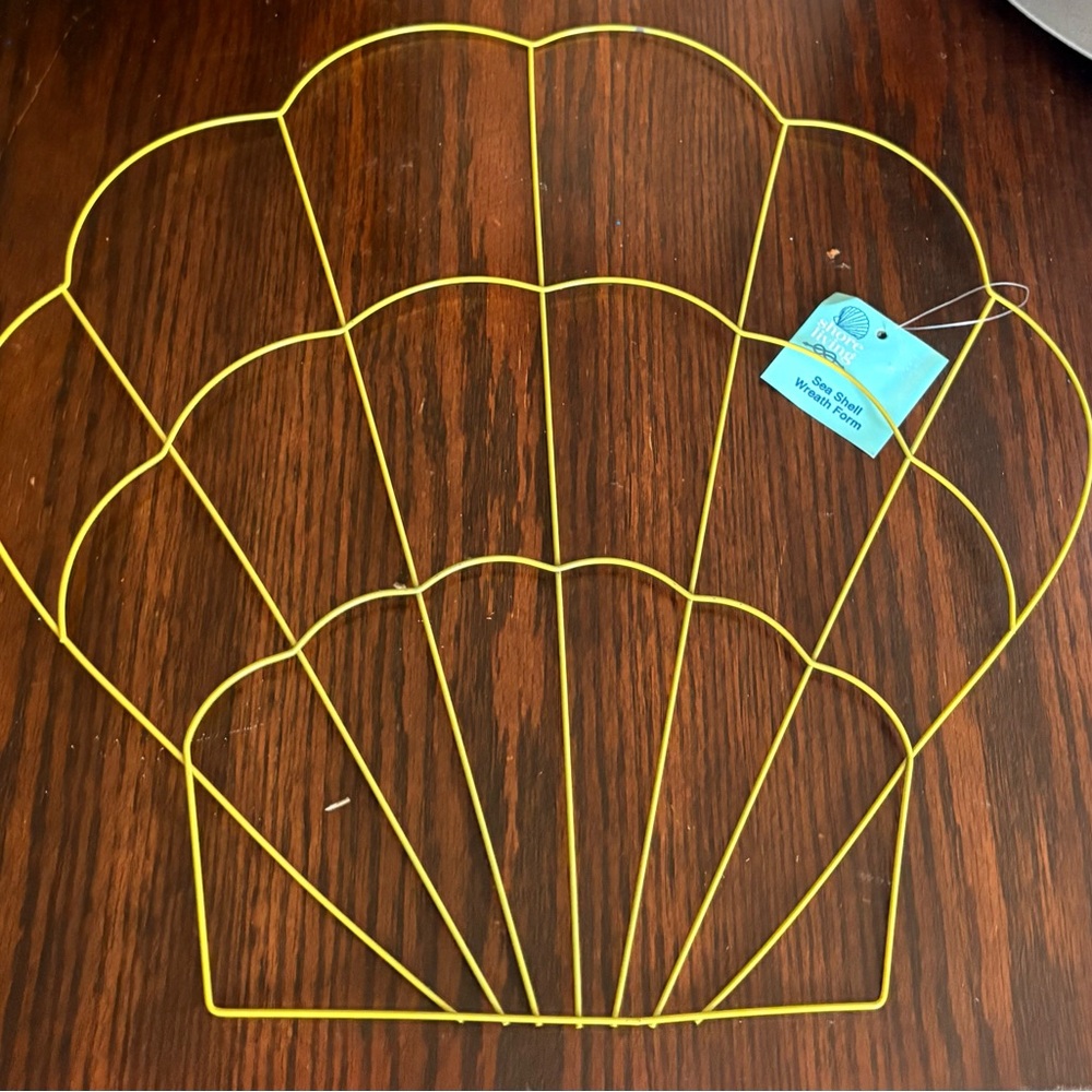 Scallop Design Yellow Wire Wall Art